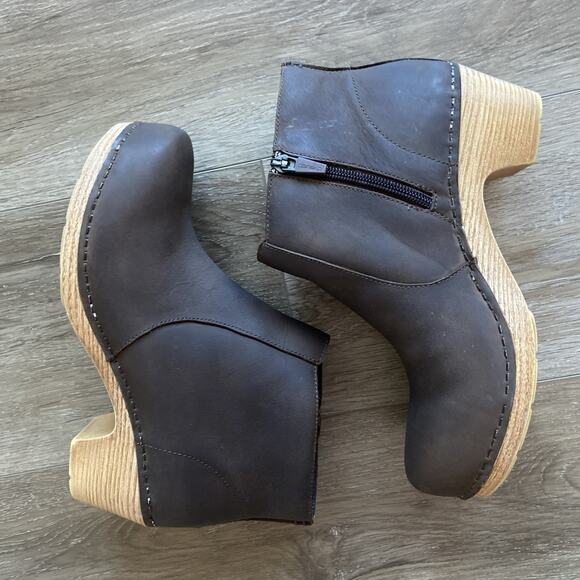 Dansko Maria Ankle Boots Sz 37 EU 6 US Brown Leather Milled Nubuck - Picture 2 of 11